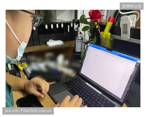将所有决策权收归远程制作中心，可能导致现场摄像师应对突发状况的创造力被压制
